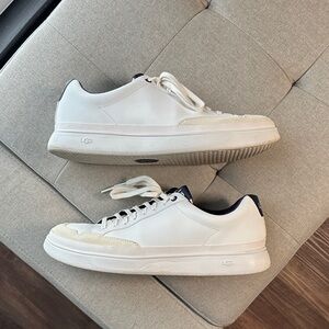UGG Men’s Low Top Leather Sneakers – Size 10 – White & Navy – Great Condition